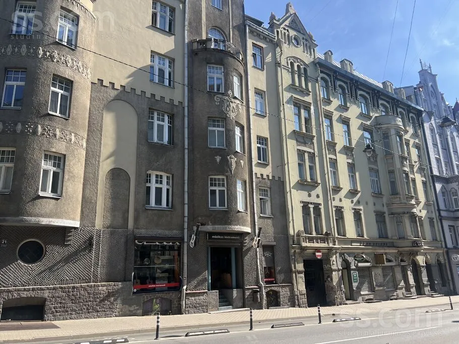 Lachplesha 23, Centre