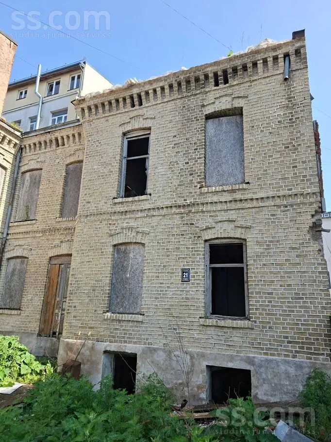 Krasta 21, Centre