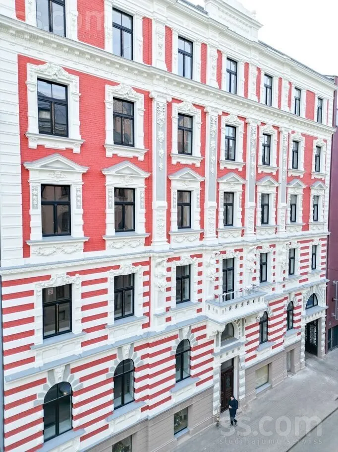 Lachplesha 36, Centre