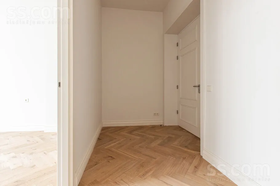 Lachplesha 36, Centre