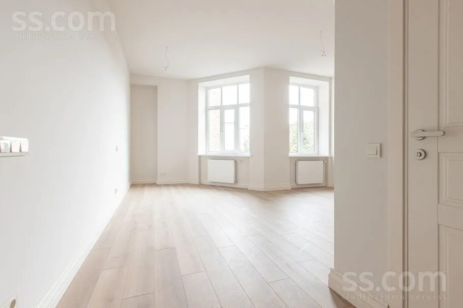 Lachplesha 36, Centre