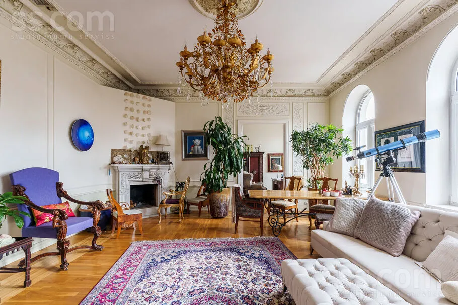 Elizabetes 17, Centre