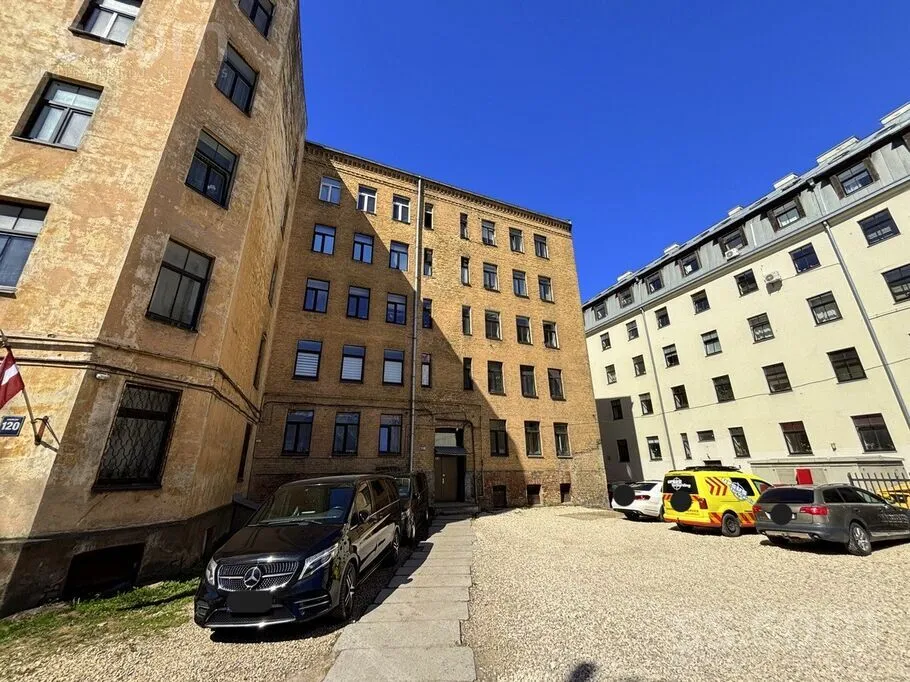 Lachplesha 118, Centre