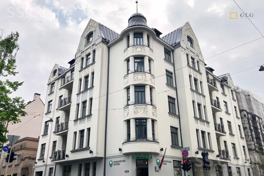 Lachplesha 7, Centre