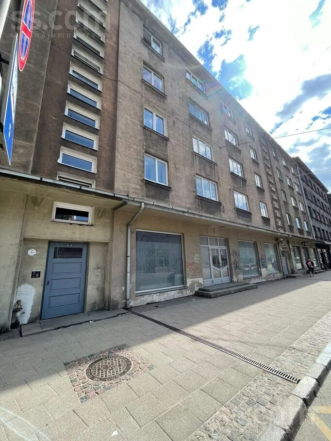 Brivibas 92/94, Centre