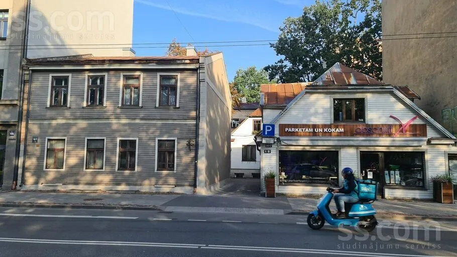 Chaka 107, Centre