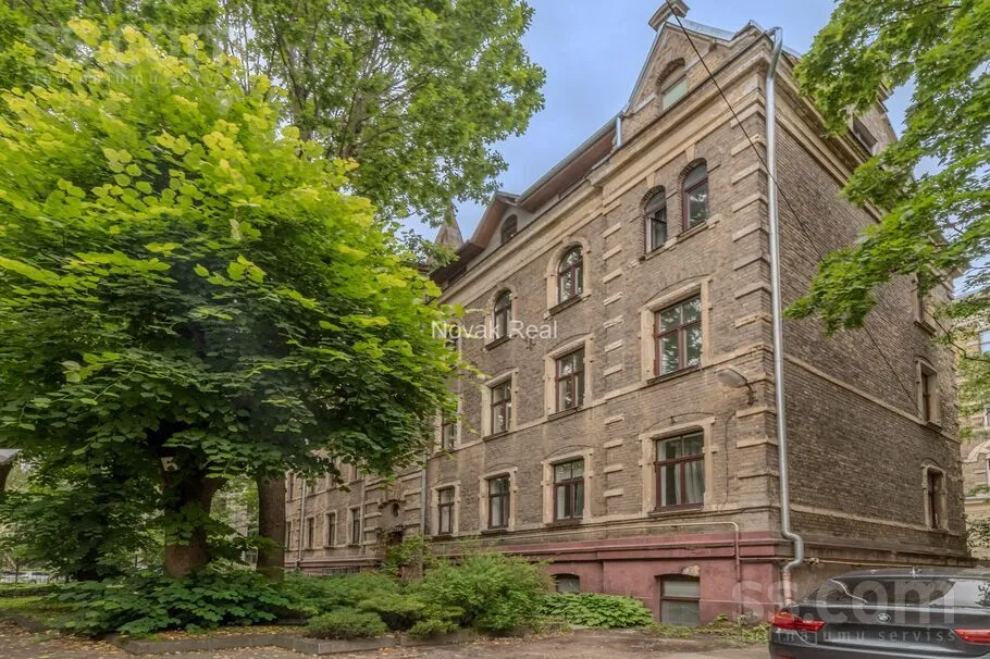 Elizabetes 27, Centre