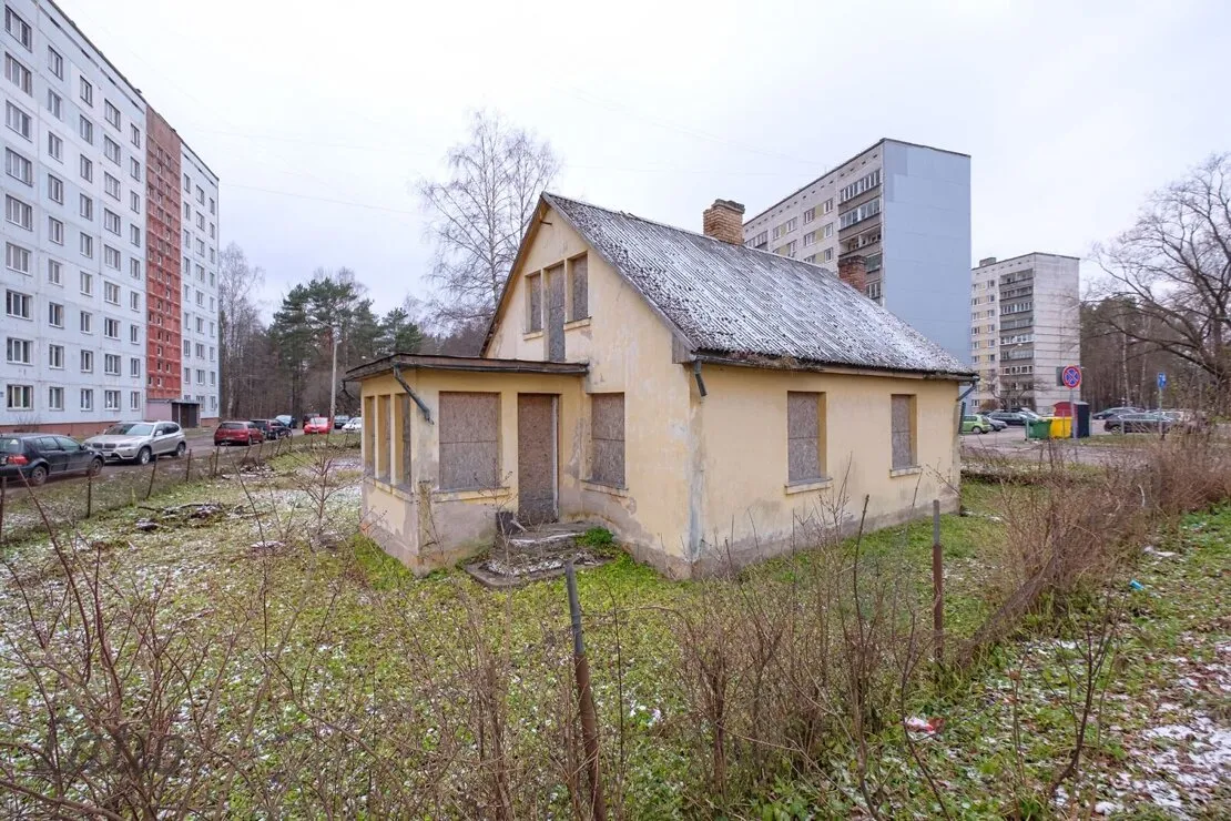 Jūrmala, Kauguri, Skolas iela 19
