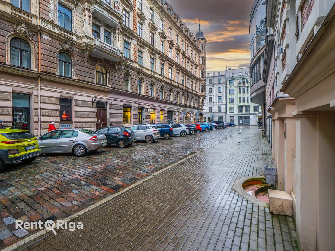 Rīga, Centrs, Alfrēda Kalniņa iela 2
