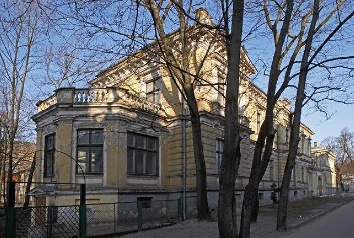 Rīga, Centrs, Briāna 9