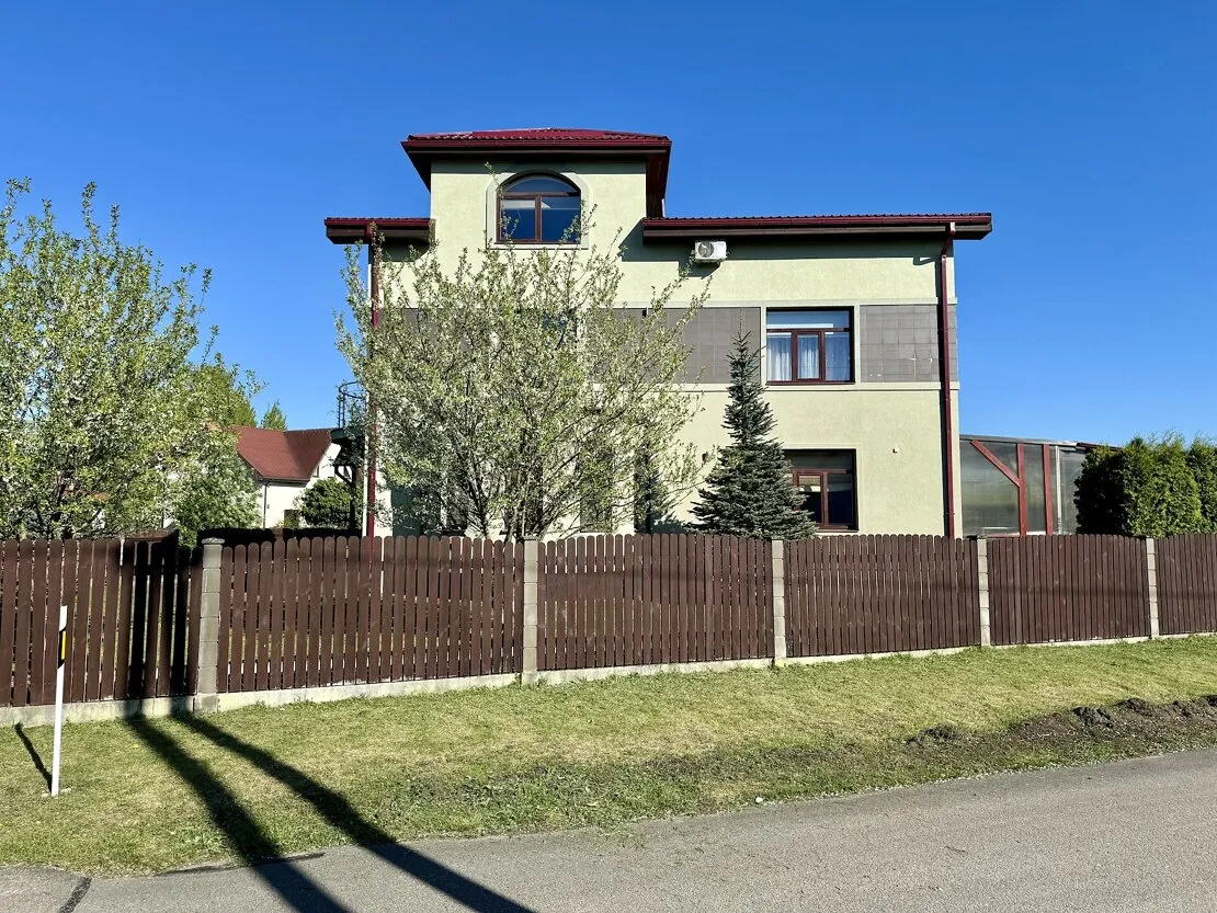 Mārupes nov., Mežāres, Kadiķu iela 8
