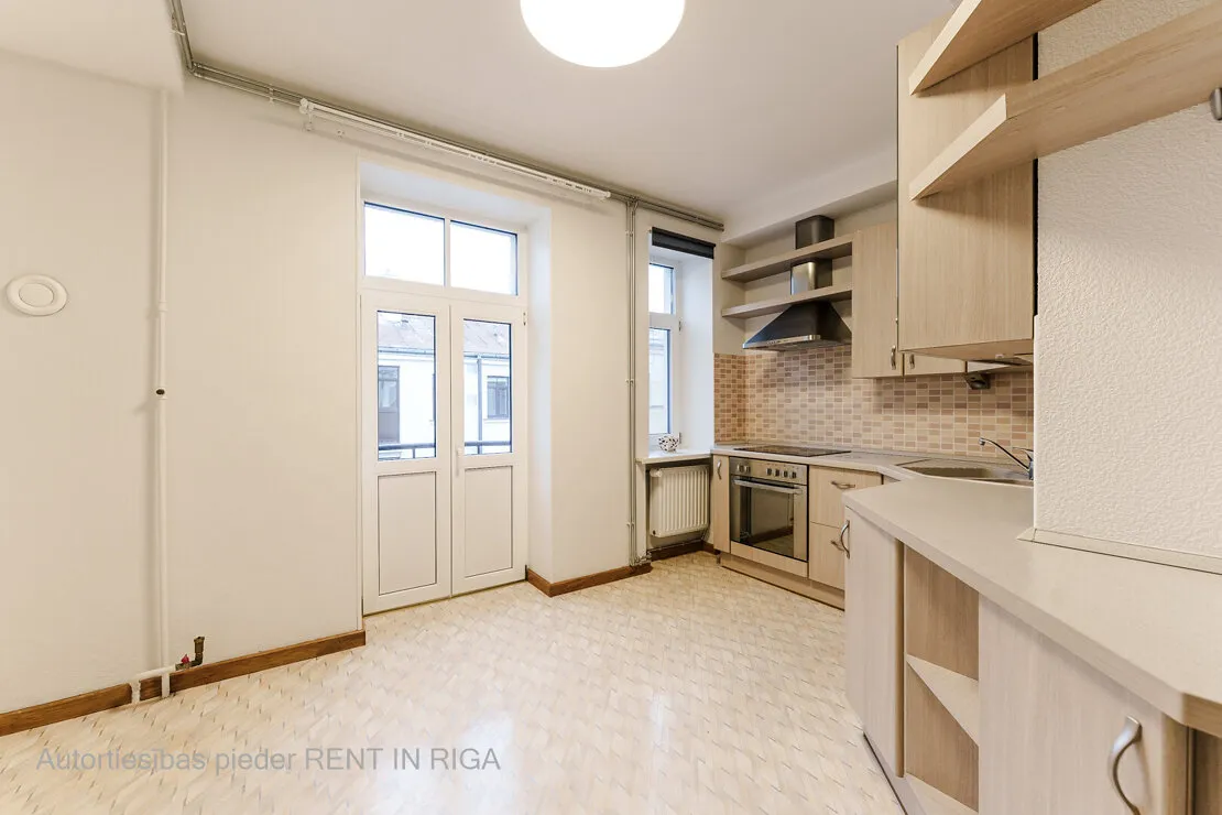 Rīga, Centrs, Skolas iela 30