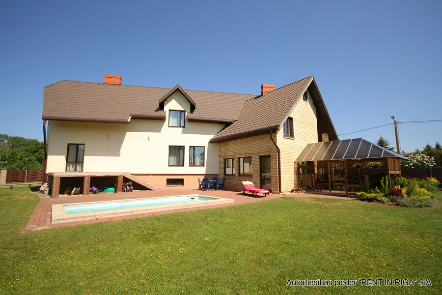 Ropažu nov., Līči, Rožu iela