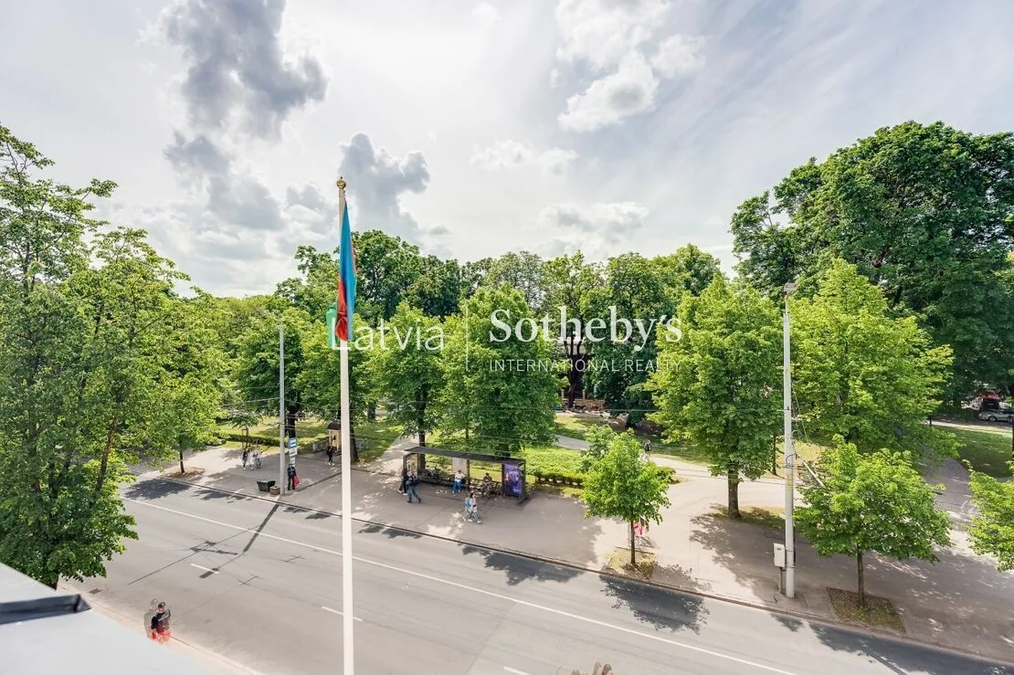 Rīga, Centrs, Raiņa bulvāris 3