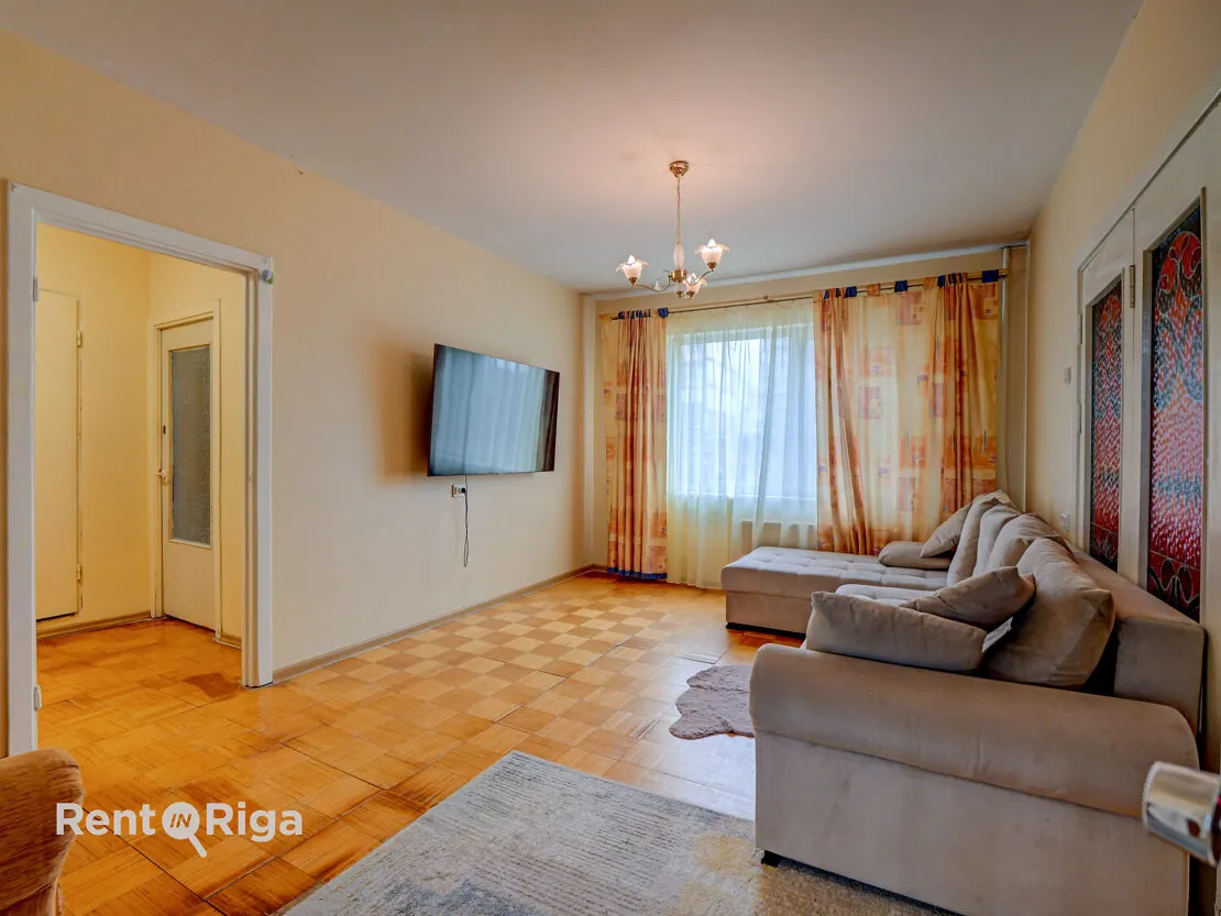 Rīga, Zolitūde, Ruses iela 24