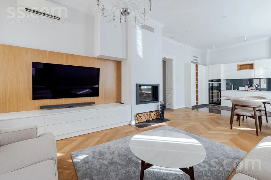 Elizabetes 18, Centre