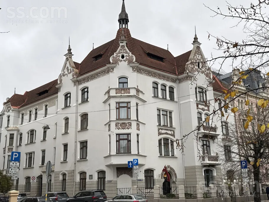 Elizabetes 13, Centre