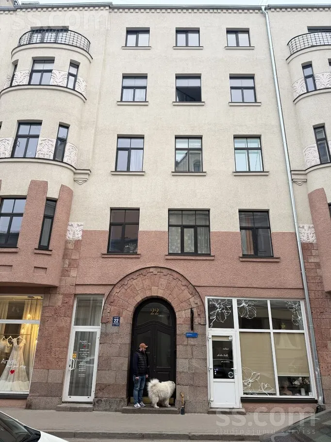 Avotu 22, Centre