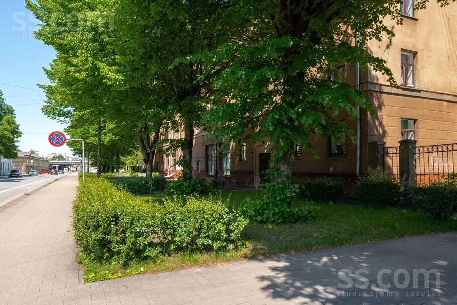 Dzirnavu 149a, Centre
