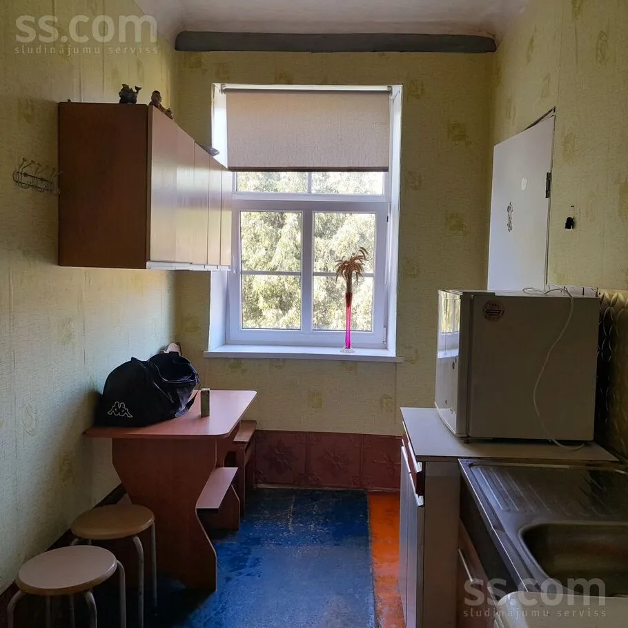 Lienes 14, Centre