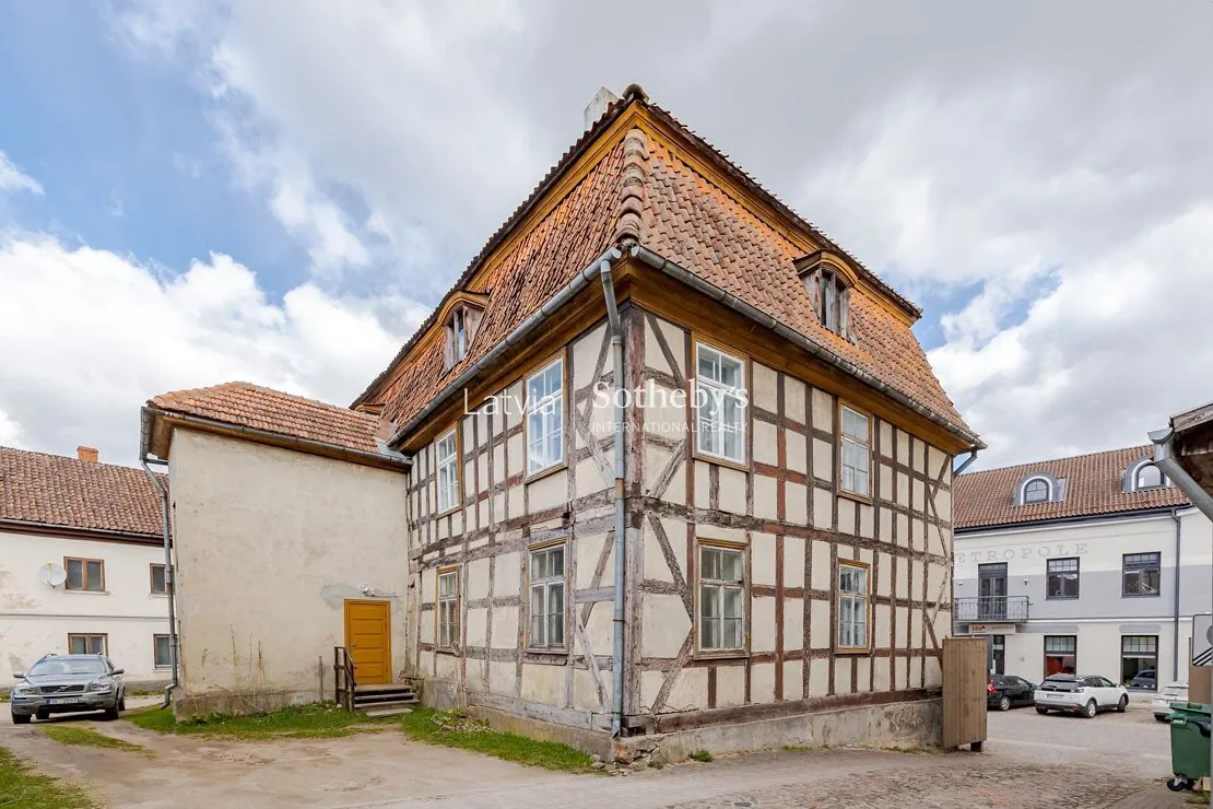 Kuldīga, Baznīcas iela 10