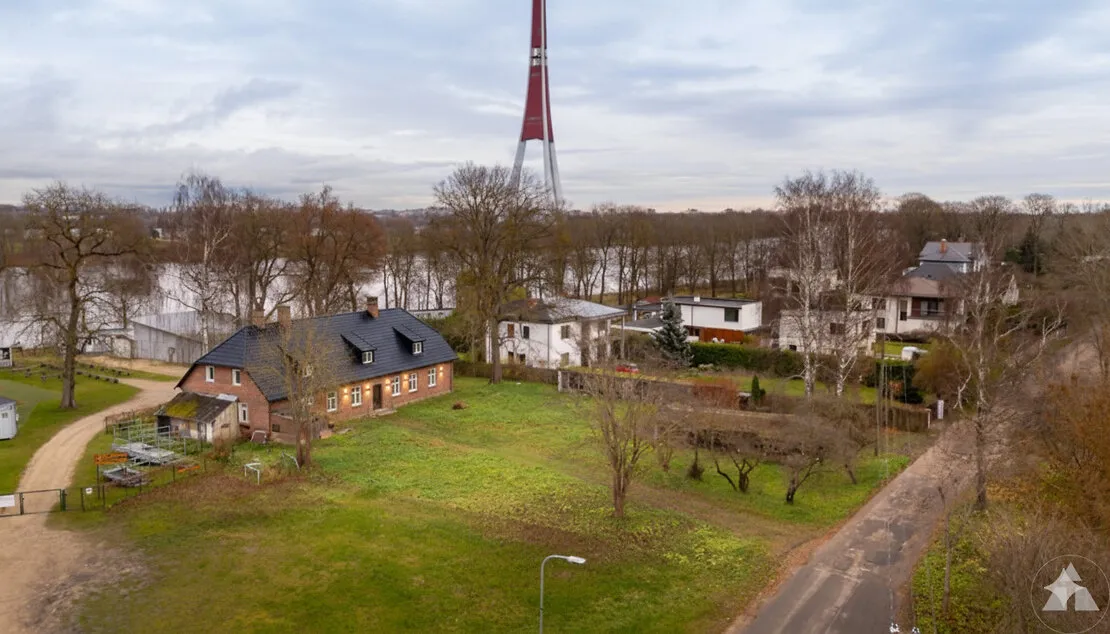 Rīga, Lucavsala, Lucavsalas iela 45