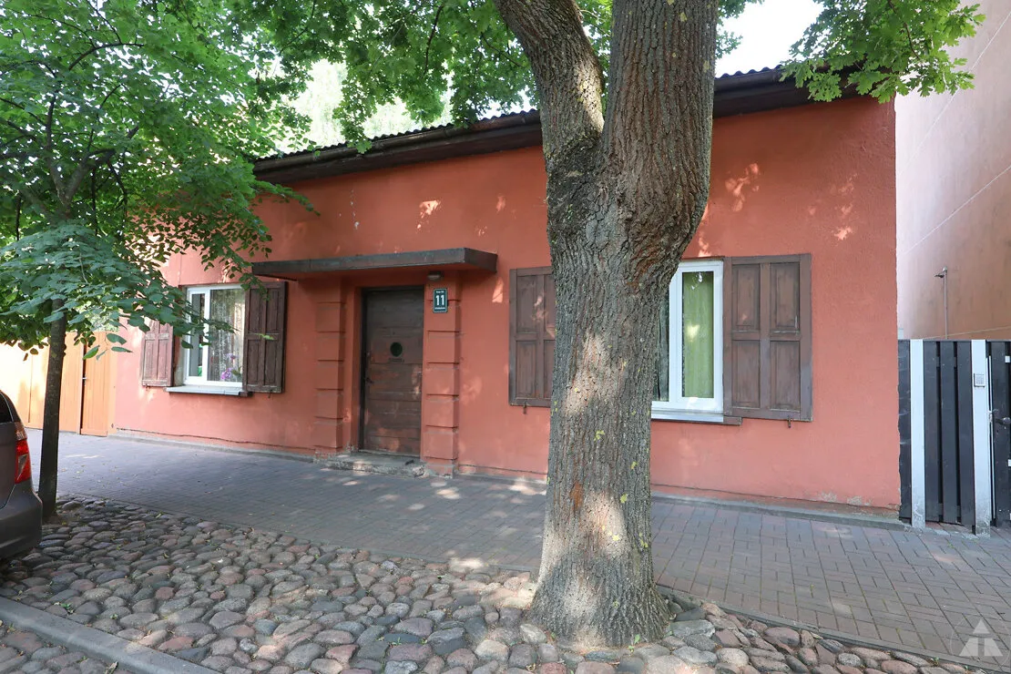 Liepāja, Kroņu iela 11
