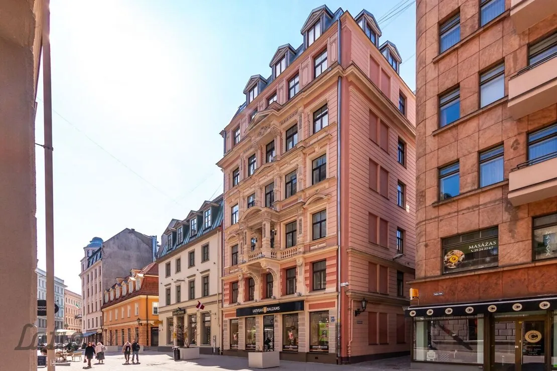 Rīga, Vecrīga, Vaļņu iela 21