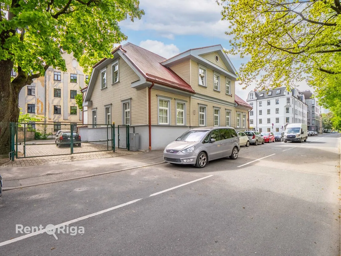 Rīga, Āgenskalns, Hugo Celmiņa iela 9