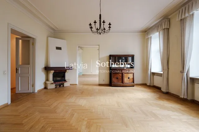 Rīga, Centrs, Raiņa bulvāris 3 — foto 4
