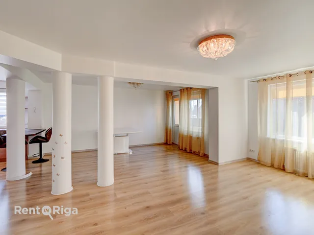 Jūrmala, Kauguri, Leona Paegles iela 28 — foto 2