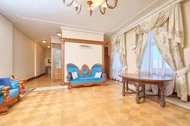 Rīga, Centrs, Zigfrīda Annas Meierovica bulvāris 4 — foto 3