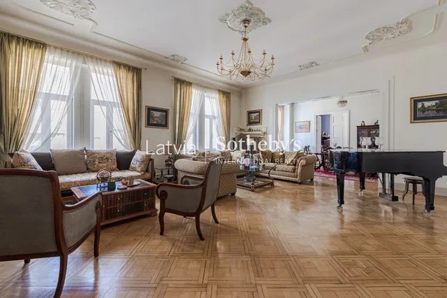 Rīga, Centrs, Krišjāņa Valdemāra iela — фото 5