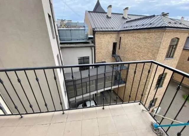 Rīga, Centrs, Ernesta Birznieka-Upīša iela — foto 5